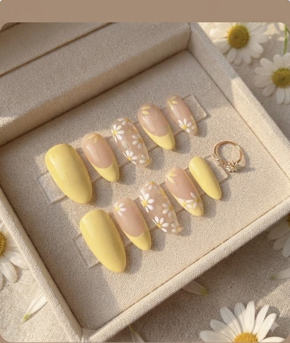 Daisy French Tip & Glitter Nails