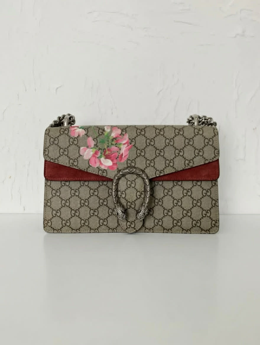 Gucci Dionysus GG Supreme Shoulder Bag